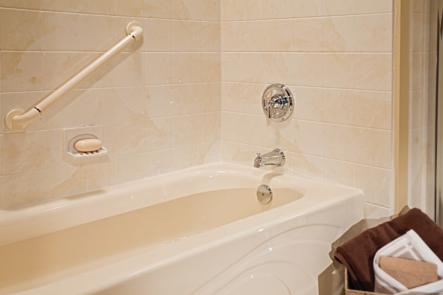 Acrylic vs. Resin Tubs Pros & Cons Of Each Long Home